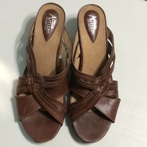 clarks artisan sandals discontinued
